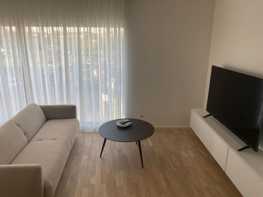 New Spacious Two Bedroom Center With Parking, Near Public Transport Luxembourg Exterior photo